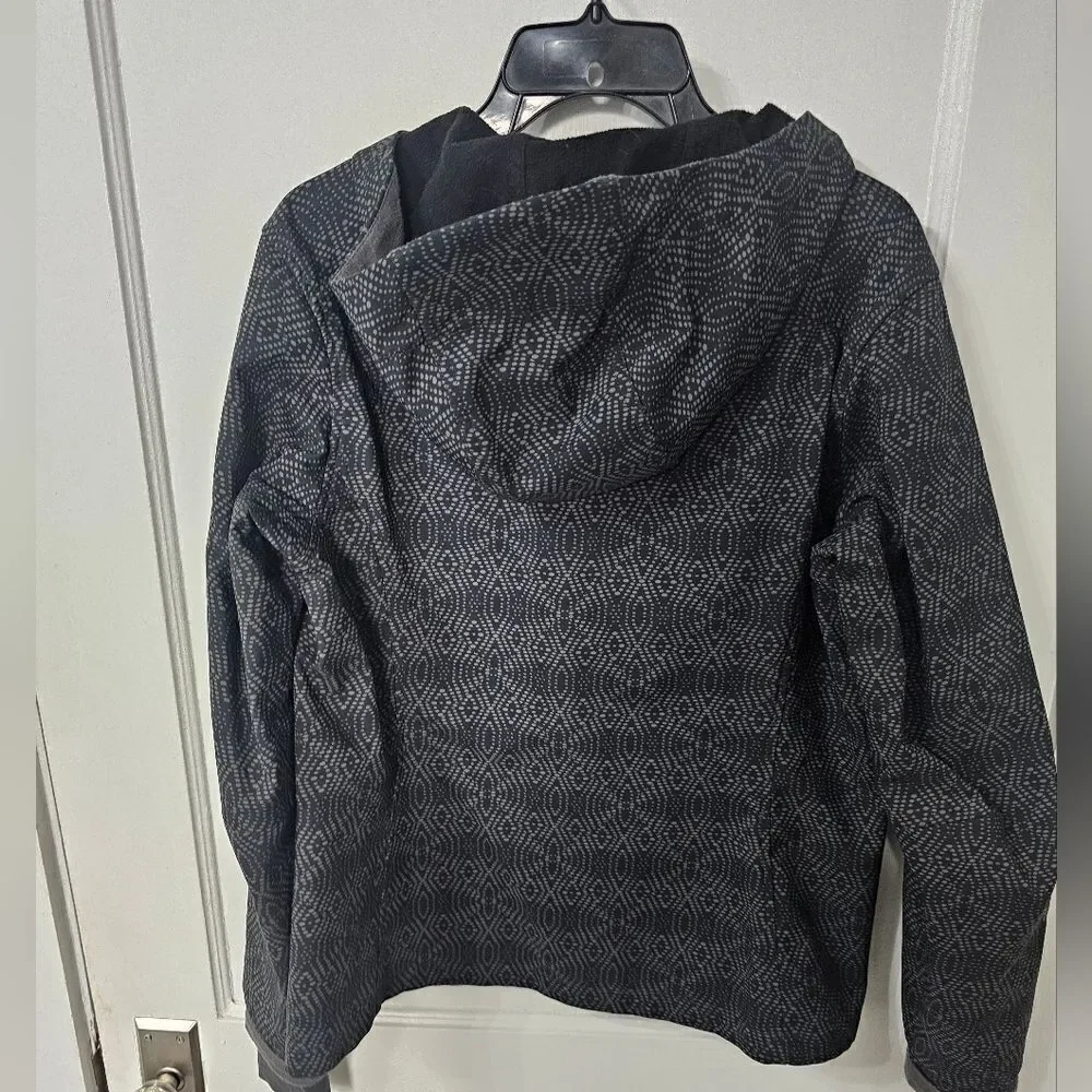 Columbia gray and black jacket. Sz large,  excellent condition